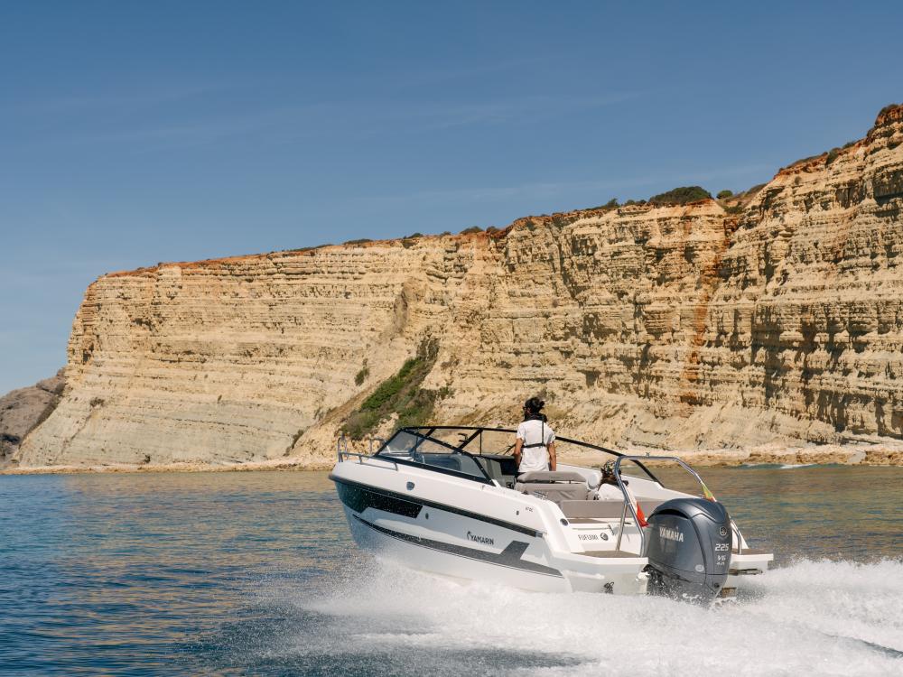 Yamarin 67 Day Cruiser motor boat