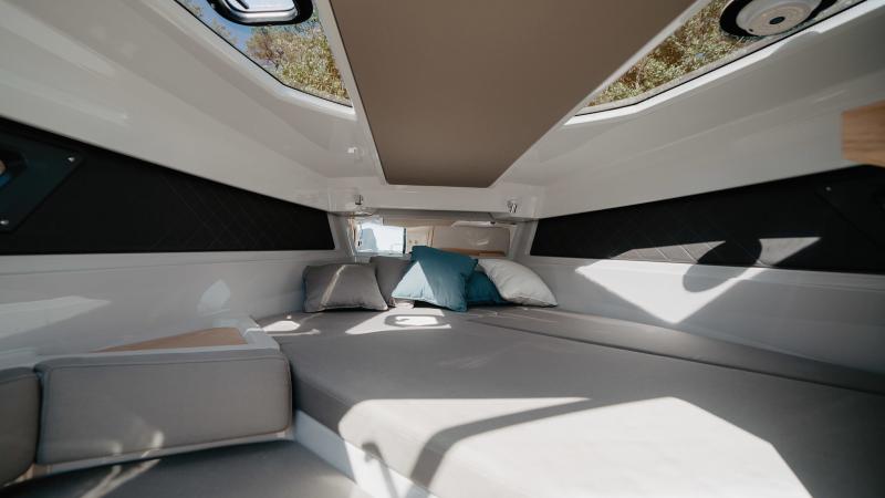 Yamarin 88 DC cabin interior 