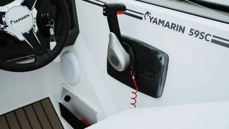 Yamarin 59 Side Console