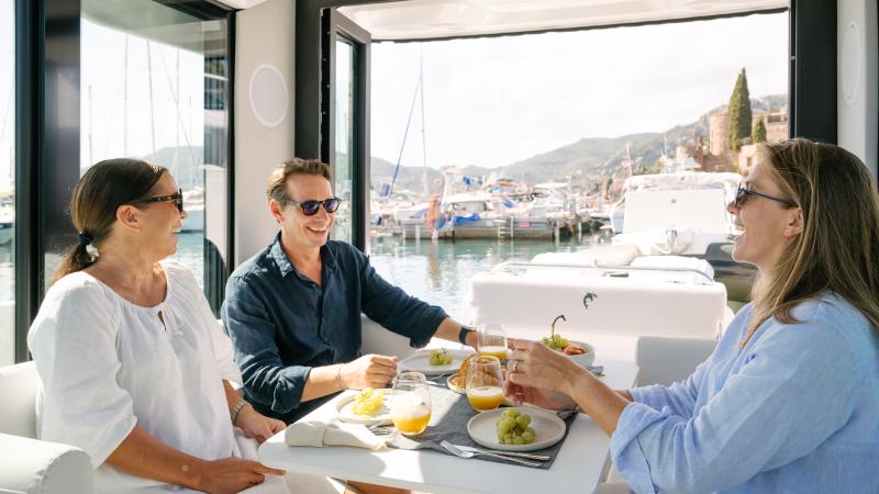 Yamarin Aura Cabin flagship