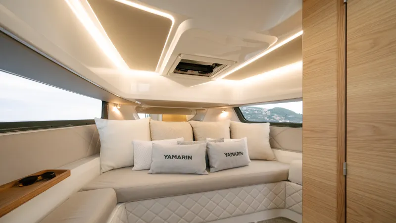 Yamarin Aura Cabin flagship
