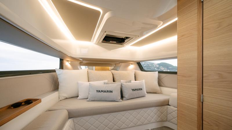 Yamarin Aura Cabin flagship