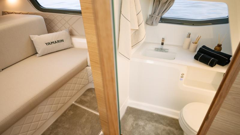 Yamarin Aura Cabin flagship