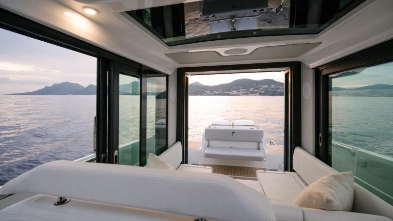 Yamarin Aura Cabin flagship