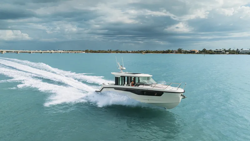 Yamarin Aura Cabin flagship