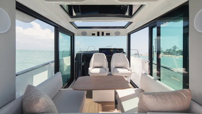 Yamarin Aura Pilothouse